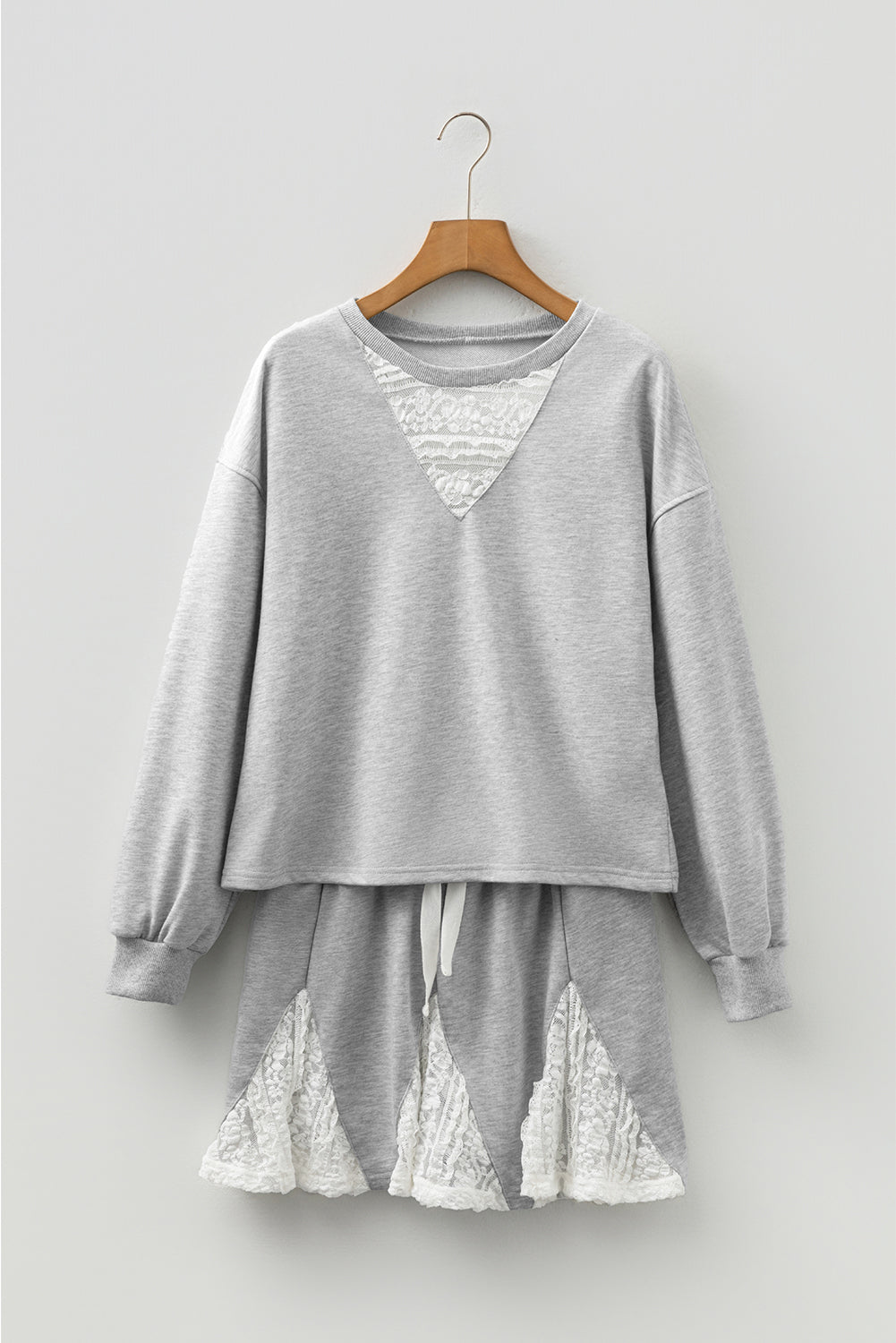 Light Grey Lace Patchwork Drop Shoulder Pullover Drawstring Skort 2pcs Outfit
