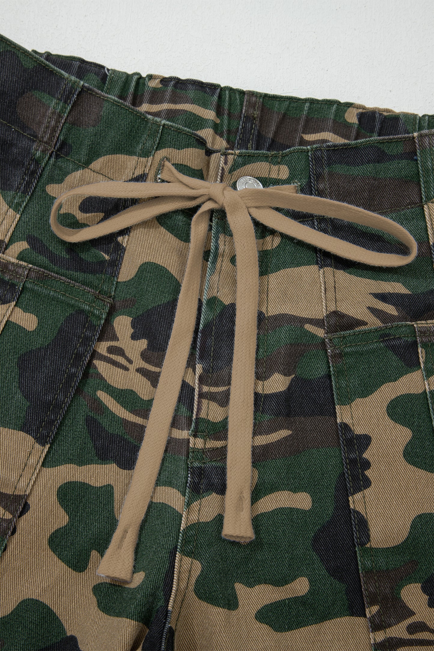 Green Camouflage Print Drawstring Patch Pocket Barrel Jeans