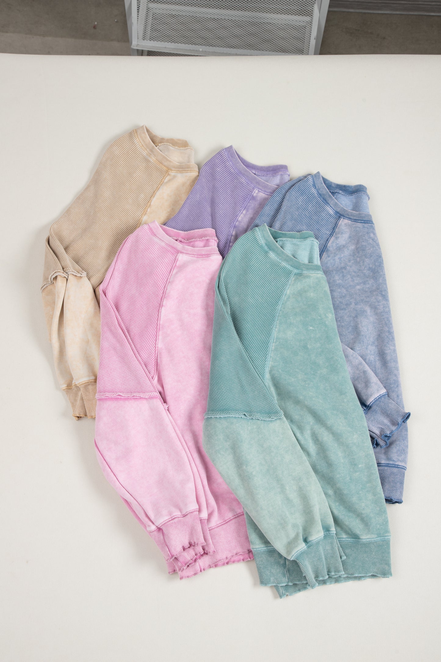 Light Grey Solid Waffle Knit Patchwork Raglan Sleeve Sweatshirt